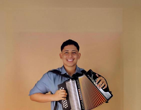Studio Luisma | Con 17 años, Ricael Melgar busca ampliar su repertorio y mantenerse en la música.