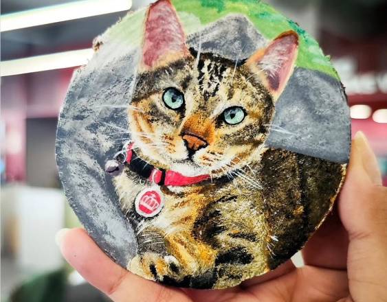 Cortesía | Un imán de nevera con el retrato de un gato.