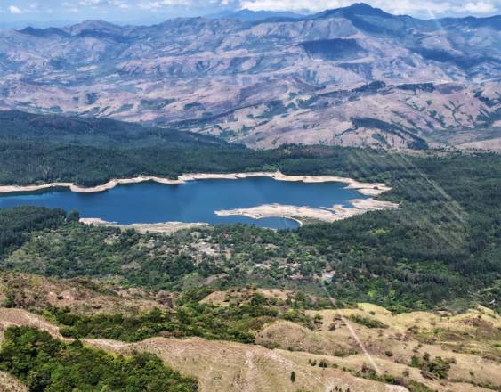 Anuncian la extinción del incendio en la Reserva Forestal La Yeguada