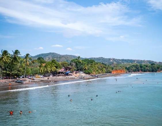 Torio Panamá | Es un destino costero en la provincia de Veraguas, conocido por su ambiente de pueblo pesquero, cultura local y por ser un paraíso para el surf.