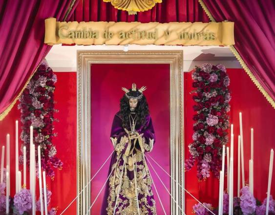 @nazarenodeatalaya | Altar en la Basílica Menor Jesús Nazareno de Atalaya.