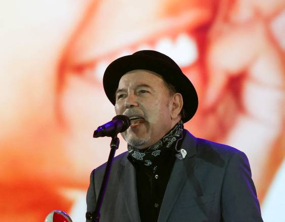 AFP | El cantautor panameño Rubén Blades actúa en el escenario.