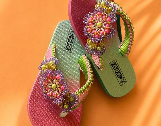 Cortesía | Sandalias personalizadas con técnicas de tembleques.