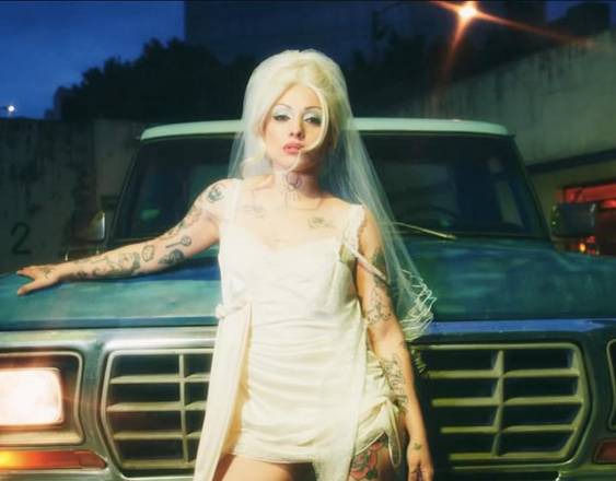 Mon Laferte estrena “Femme Fatale Vol. 2”, su nuevo álbum de estudio