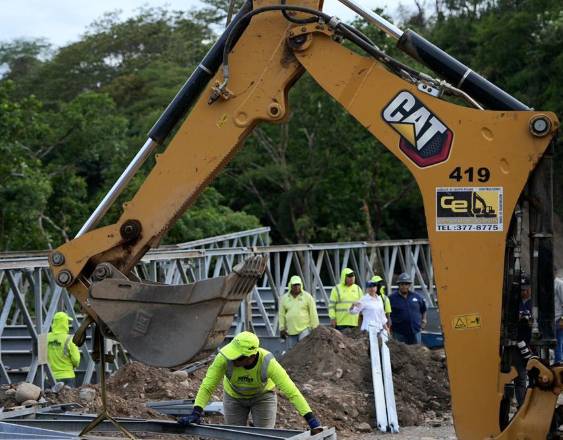 ML | Trabajadores del MOP en la comarca.