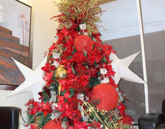 L.GIL | Una de las creaciones de árbol de Navidad del diseñador de eventos y paisajismo Randy Cobo.