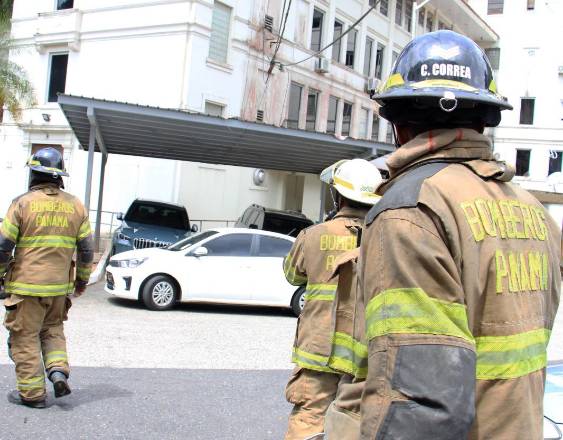Bomberos descartan posible fuga de gas en el Ministerio de Salud