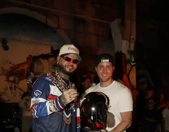 El alcalde Mayer Mizrachi entrega Llave de la Ciudad al artista Farruko