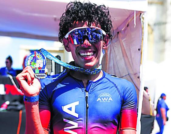 Cortesía | El triatleta panameño Anel Acosta,