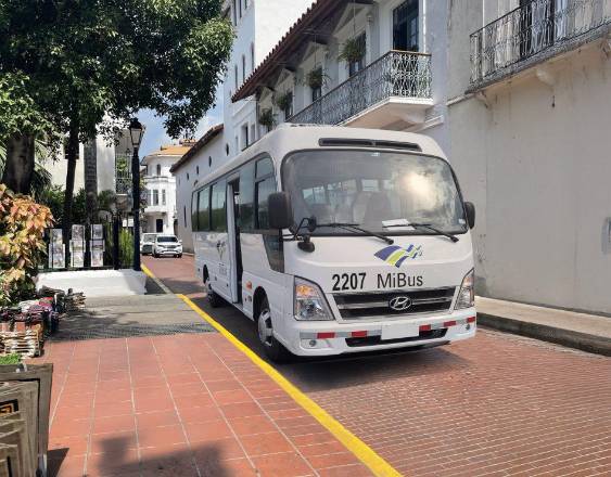 MIBus | Vehículos tipo “coaster” que sí tiene acceso a circular dentro del Casco Antiguo de Panamá.