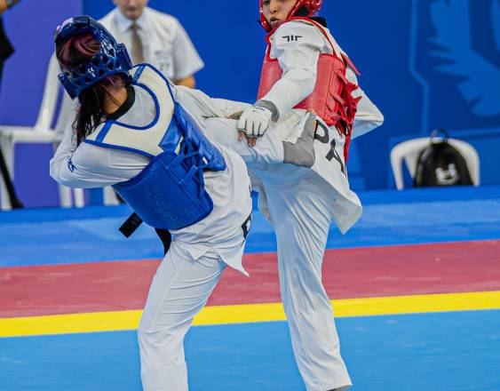 Pandeportes | Atletas panameños de Taekwondo en competencia.