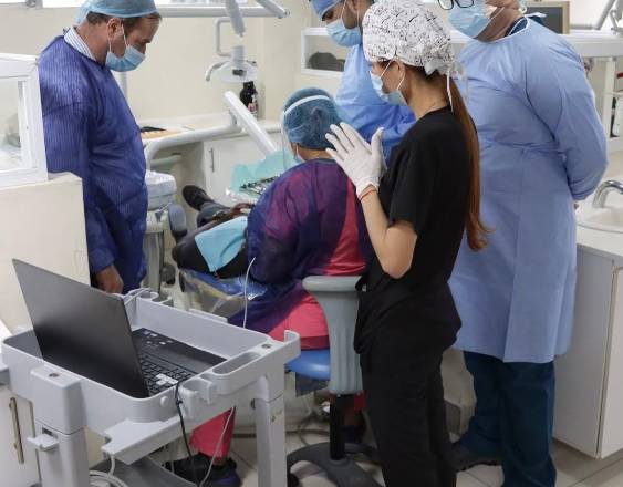 ML | Durante un escaneo facial e intraoral con un paciente.