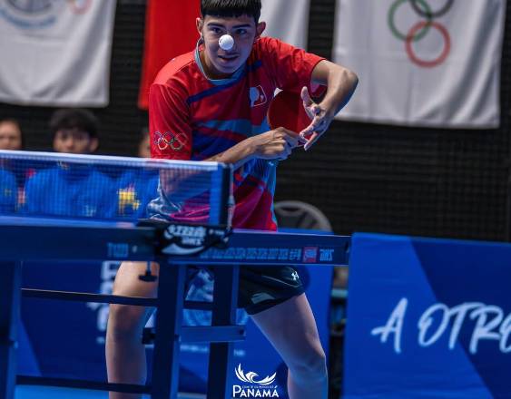 Cortesía COP | El jugador panameño de tenis de mesa Jesús González durante su participación en los Juegos Suramericanos de la Juventud Panamá 2026.