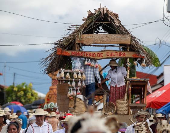 La carreta de MiCultura gana el primer lugar en el Festival de la Mejorana en Guararé