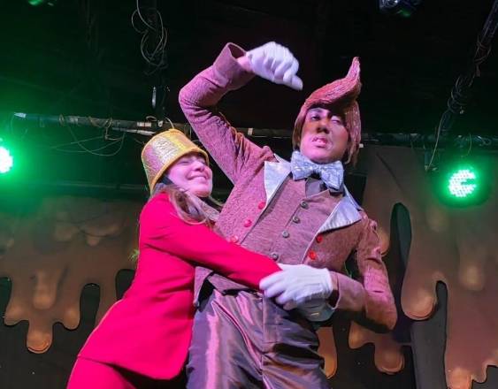 Gran fábrica de chocolate cobra vida en el teatro