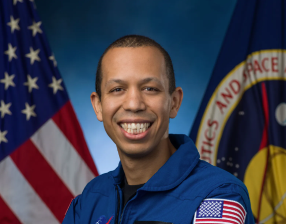 ML | Christopher Williams es físico médico certificado.