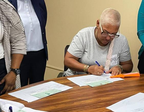 Alcaldía de Panamá paga prima de antigüedad a otros 77 exfuncionarios