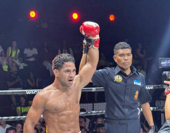 Panameño triunfa en combate de Muay Thai