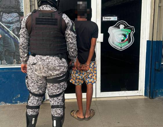 Detienen a hombre con tres oficios judiciales por el delito de robo agravado