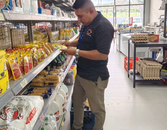 Acodeco retira cientos de productos con anomalías en comercios de Colón