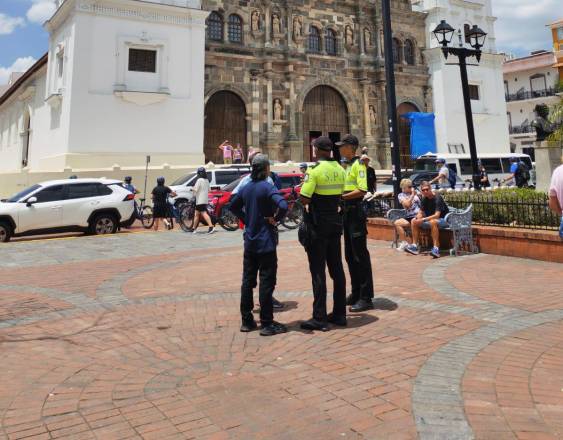 Y. Ortiz | Personal del SPI en la Plaza Catedral.