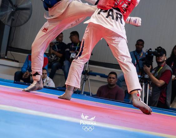 Comité Olimpico | Dos jóvenes en la disciplina de Taekwondo, durante los juegos Suramericanos.