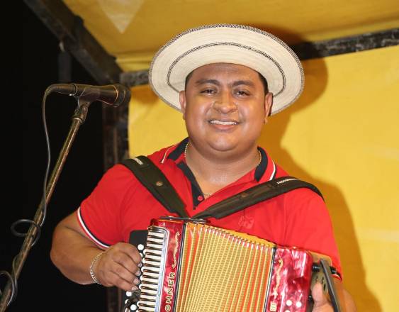 ML | Fernando Gibbs en el Festival de la Mejorana en Guararé.