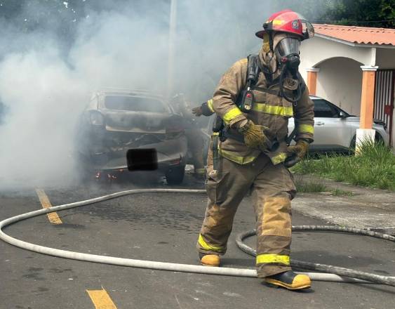 Bomberos alertan por 107 autos incendiados en lo que va del año, piden precaución