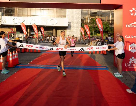 Cortesía | El panameño Daniel González ganador de los 42 Km de la Panama City Marathon 2026.
