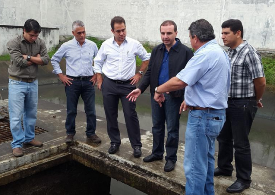 Ministros del Miviot y MOP inspeccionan proyecto en Colón