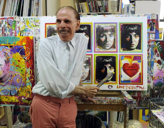 El artista estadounidense Peter Max.