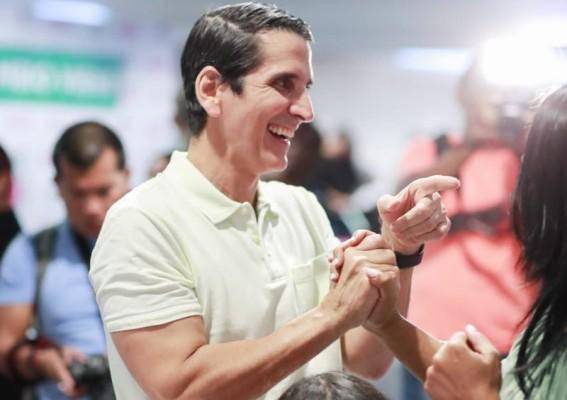 Presidenciales opinan sobre contrato minero