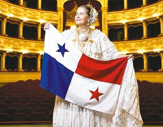 @esthernieto_oficial | cantalante y compositora Esther Nieto.