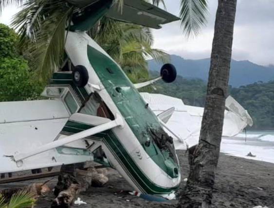 ML | Aeronave aterriza de emergencia.