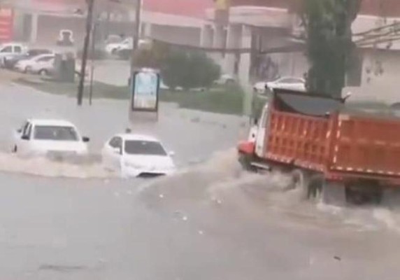 Escuelas y principales vías de la ciudad inundadas