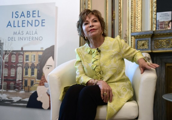 Isabel Allende: En Chile, los carcamales de la política se tienen que ir a su casa