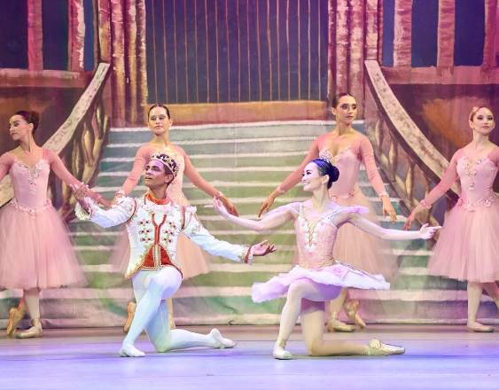 ML | Bailarines durante la puesta en escena de El Cascanueces.