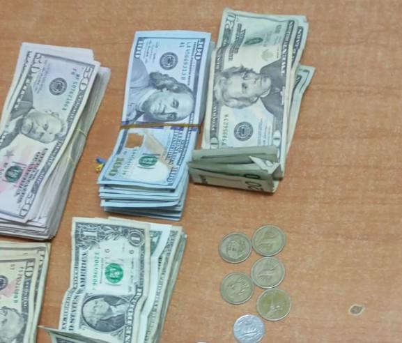 Detienen a pasajera con dinero sin declarar