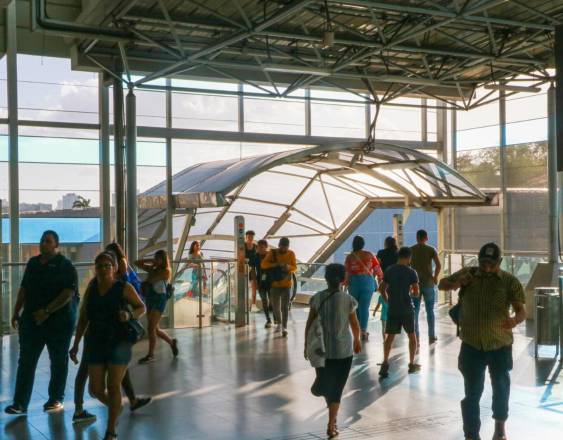 ML | Usuarios del Metro en la estación San Miguelito.