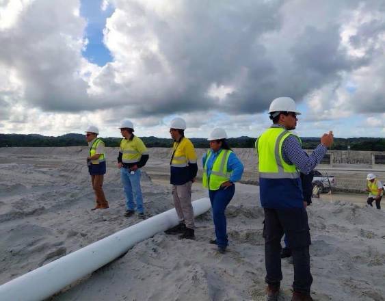 ML | Ingenieros y especialistas durante la inspección del MICI.
