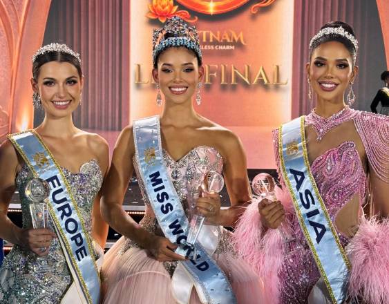 Miss World | La ganadora junto a la primera y segunda finalista.