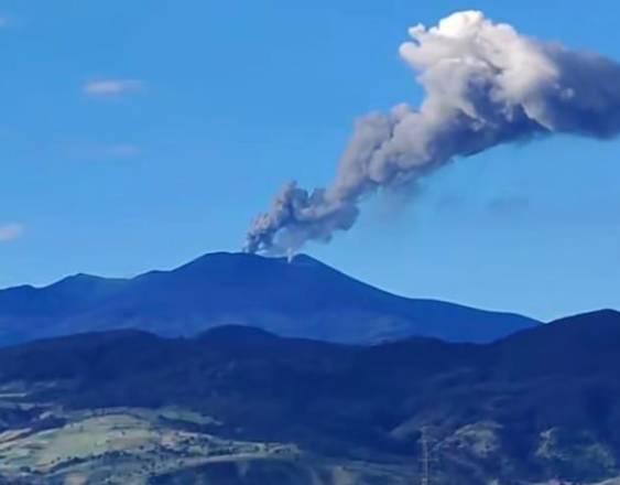 Servicio Geológico aumenta a naranja alerta para volcán Puracé en Colombia