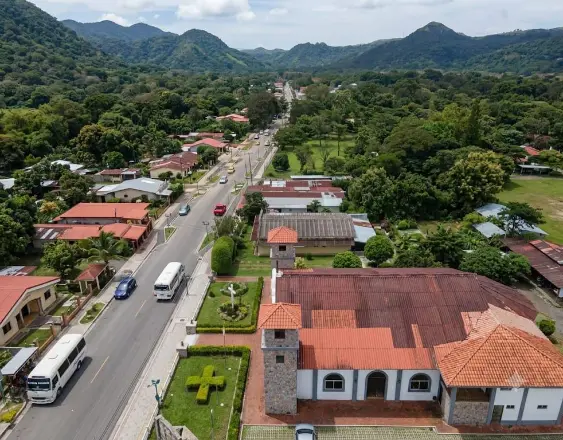 IA | Imagen ilustrativa del recorrido de los autobuses en El Valle de Antón, en Coclé.