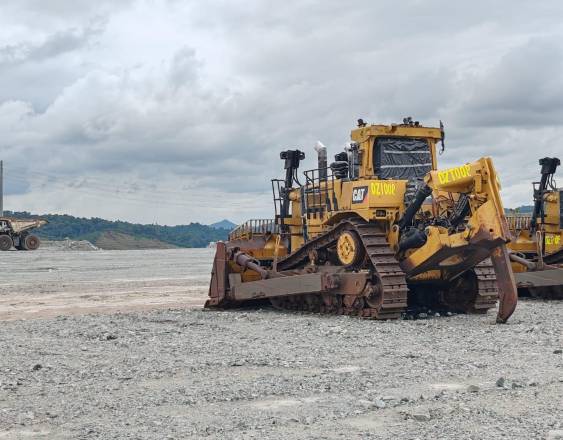 ML | Un tractor utilizado en las labores de extracción y movimiento de material en la actividad minera.