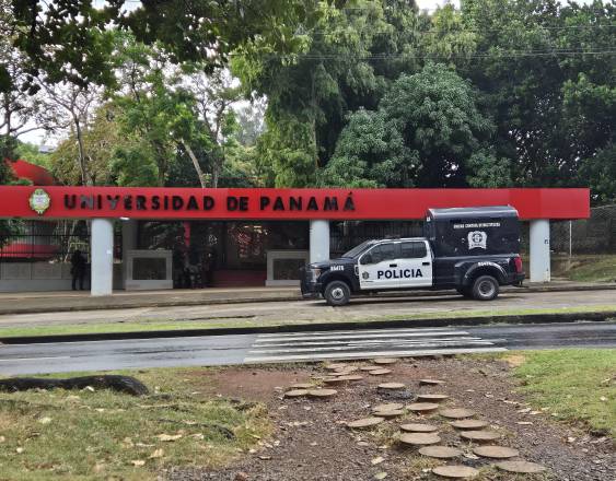 ML | una patrulla de la Policía Nacional en los predios de la UP.