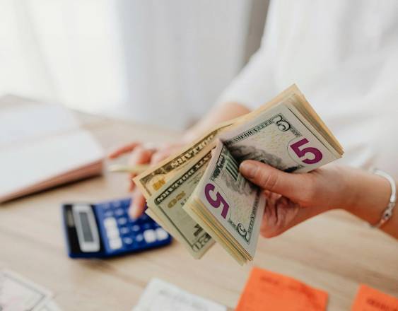 Respaldan plan de la Caja de Ahorros para impulsar obras