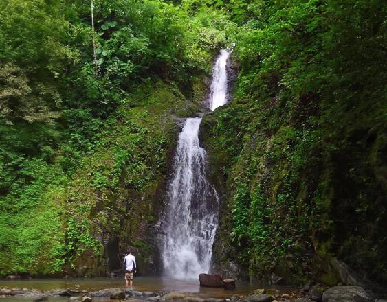 Recorriendo Panamá | El Salto La Filipinas está ubicado en Sorá, en Chame, Panamá Oeste.