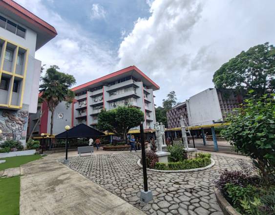 ML | Parque entre las facultades de Humanidades y Comunicación Social de la Universidad de Panamá.