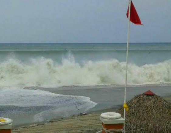 IMHPA mantiene alerta por oleaje elevado hasta el 6 de noviembre