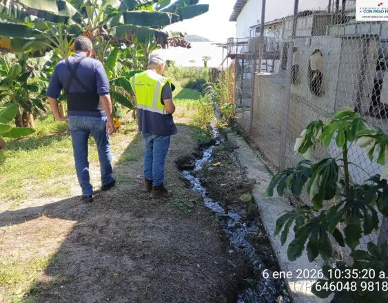 Empresa de pescados es sorprendida vertiendo residuos al mar